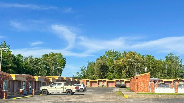 <b>Hickory House Inn Exterior</b>. Images powered by <a href="https://www.leonardoworldwide.com/" title="Leonardo Worldwide" target="_blank">Leonardo</a>.