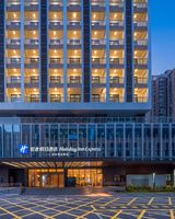 Holiday Inn Exp Baolong Metro Station