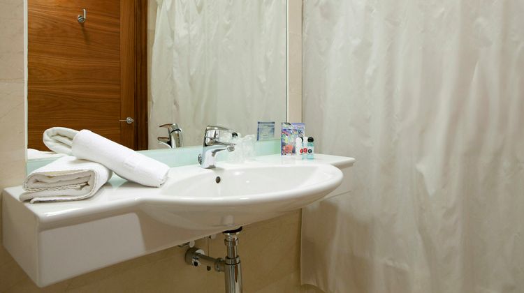 Sercotel Hotel Riscal Room
