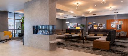 Silver Cloud Hotel Broadway Lobby