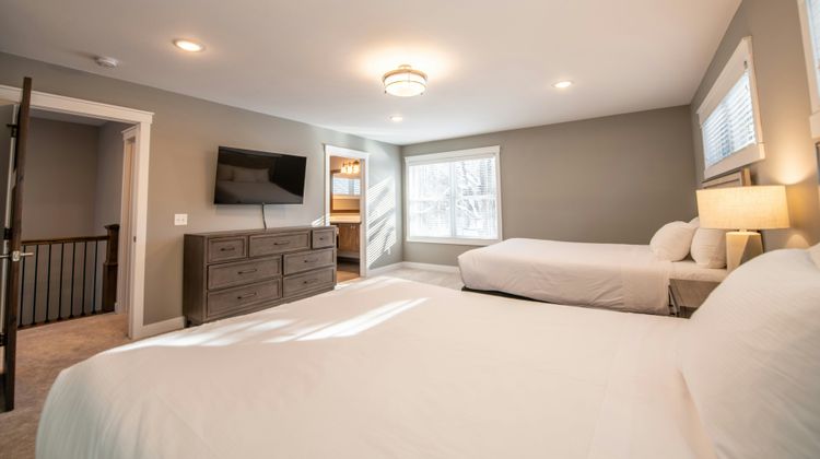 Grand View Lodge Room