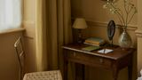 <b>The Zetter Bloomsbury Room</b>. Images powered by <a href="https://www.leonardoworldwide.com/" title="Leonardo Worldwide" target="_blank">Leonardo</a>.