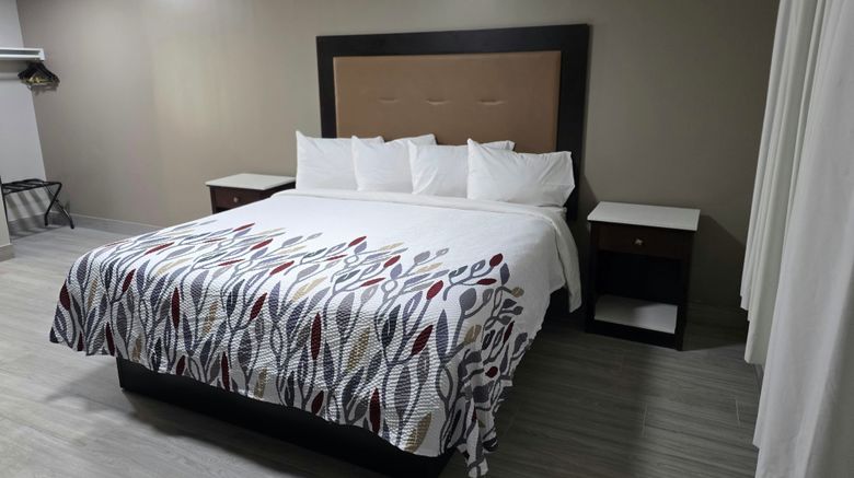 <b>Red Roof Inn Green Brook - Somerset Room</b>. Images powered by <a href="https://www.leonardoworldwide.com/" title="Leonardo Worldwide" target="_blank">Leonardo</a>.