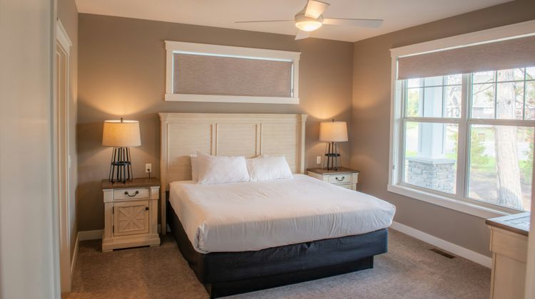 Grand View Lodge Room
