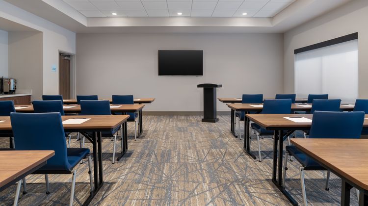 Holiday Inn Express & Suites Linden Meeting