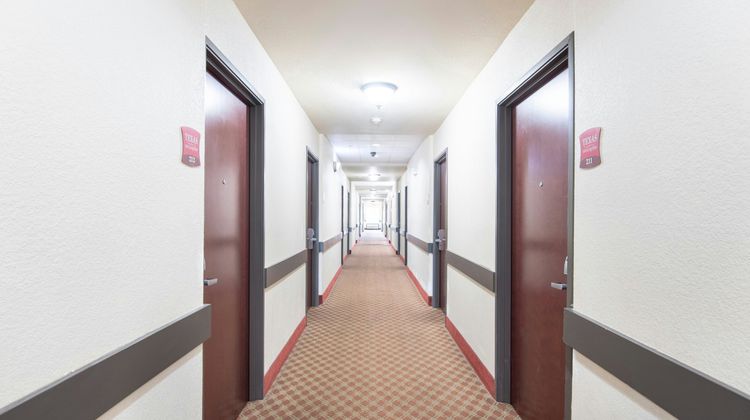 OYO Townhouse Clute Lake Jackson Lobby