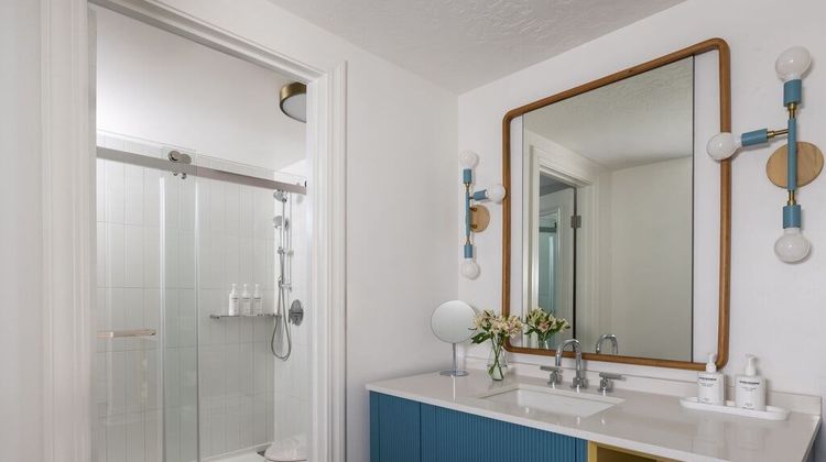 Shore Cliff Hotel Room