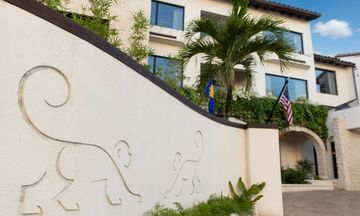Blue Monkey Hotel & Beach Club