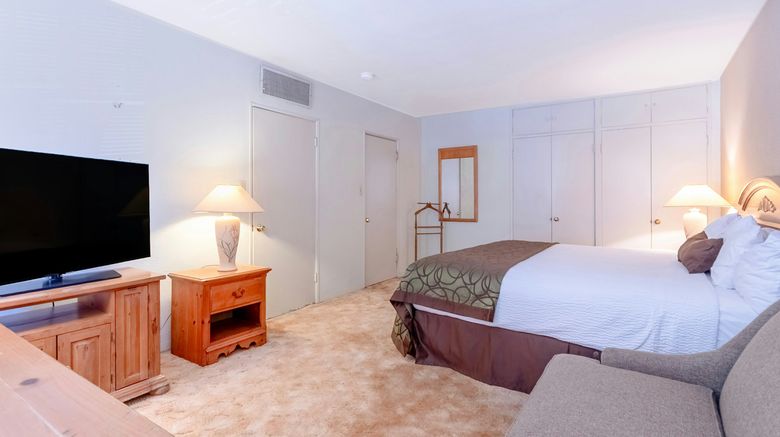 <b>Historic Rose Hill Inn Room</b>. Images powered by <a href="https://www.leonardoworldwide.com/" title="Leonardo Worldwide" target="_blank">Leonardo</a>.
