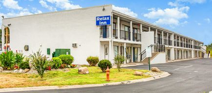 Relax Inn I-70 Exterior