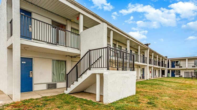 Relax Inn I-70 Exterior