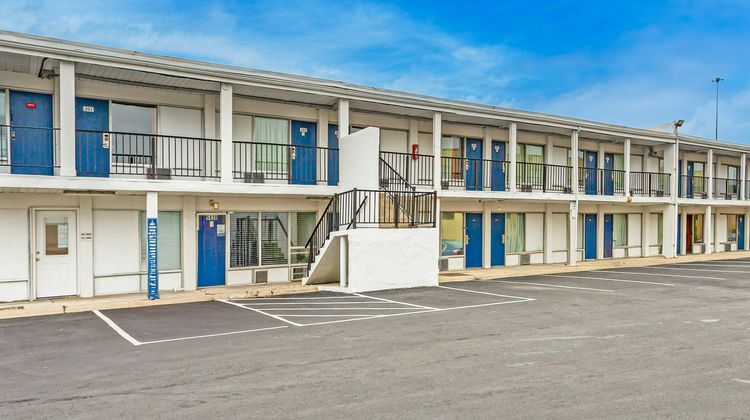 Relax Inn I-70 Exterior