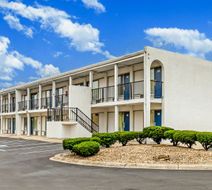 Relax Inn I-70 Exterior