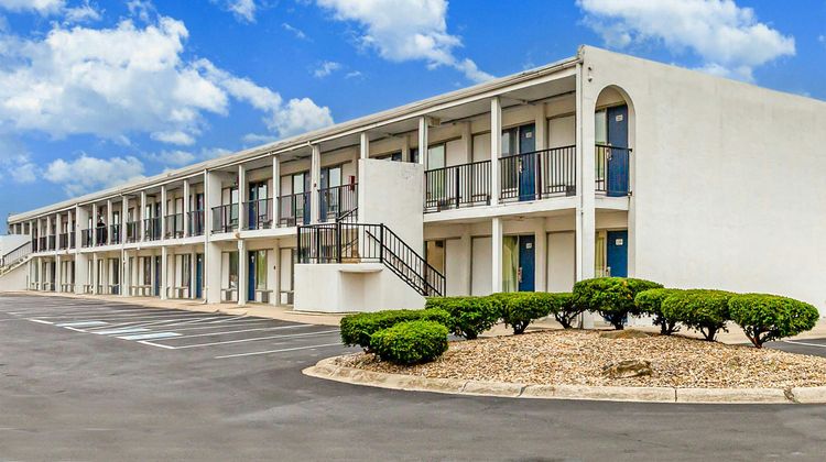 Relax Inn I-70 Exterior