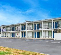 Relax Inn I-70 Exterior