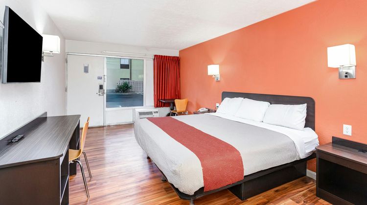 Relax Inn I-70 Room