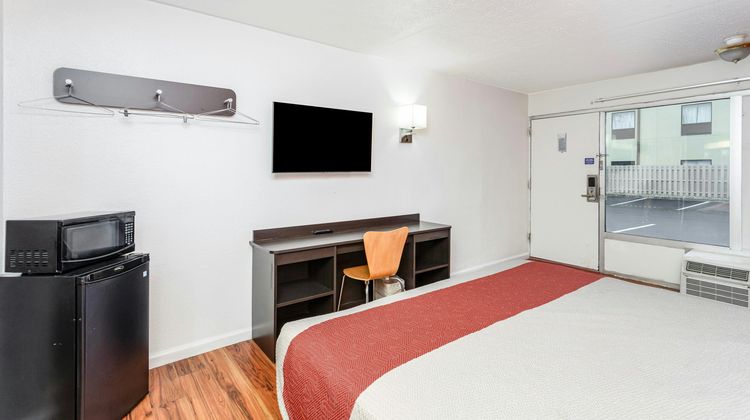 Relax Inn I-70 Room