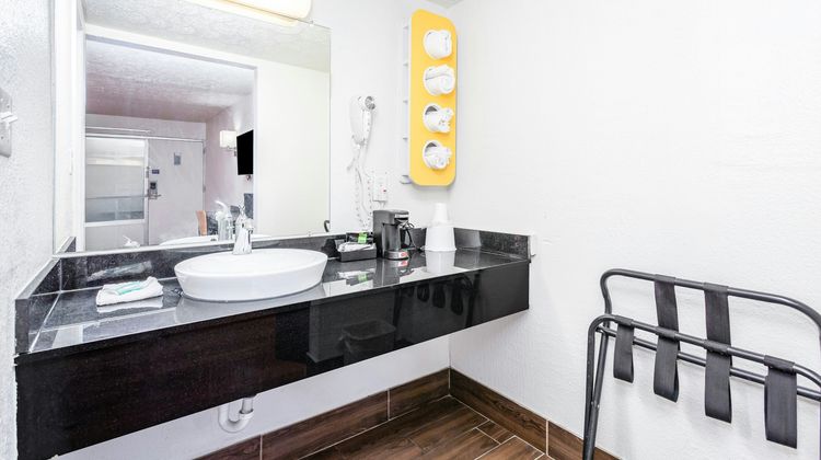Relax Inn I-70 Room