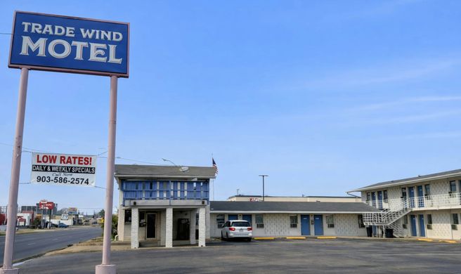 Trade Wind Motel Exterior