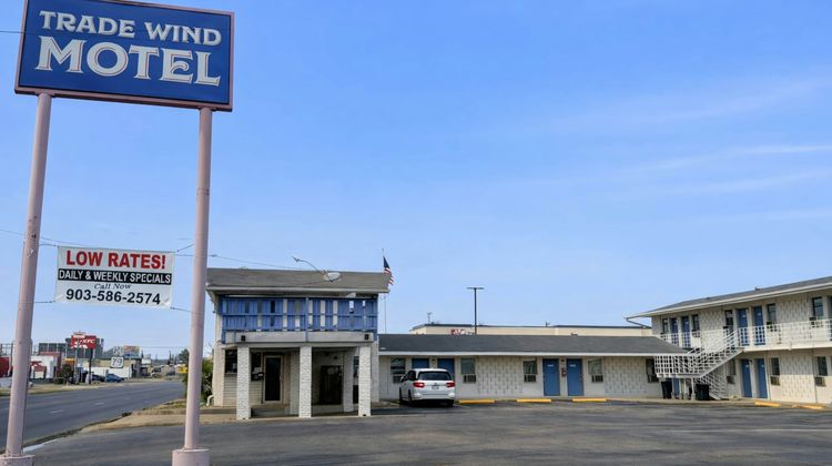 Trade Wind Motel Exterior
