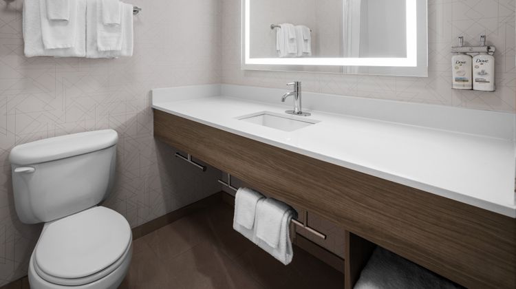 Holiday Inn Express Syracuse Fairgrounds Room