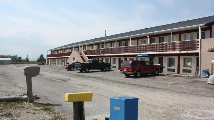 Lake Erie Lodge Exterior