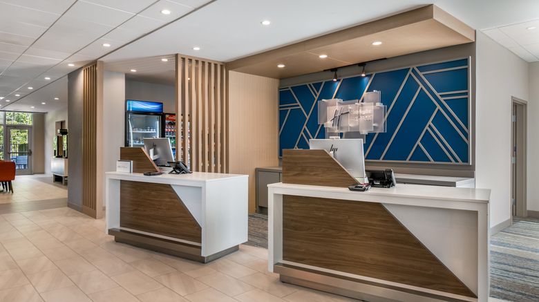 <b>Holiday Inn Express Gateway Lobby</b>. Images powered by <a href="https://www.leonardoworldwide.com/" title="Leonardo Worldwide" target="_blank">Leonardo</a>.