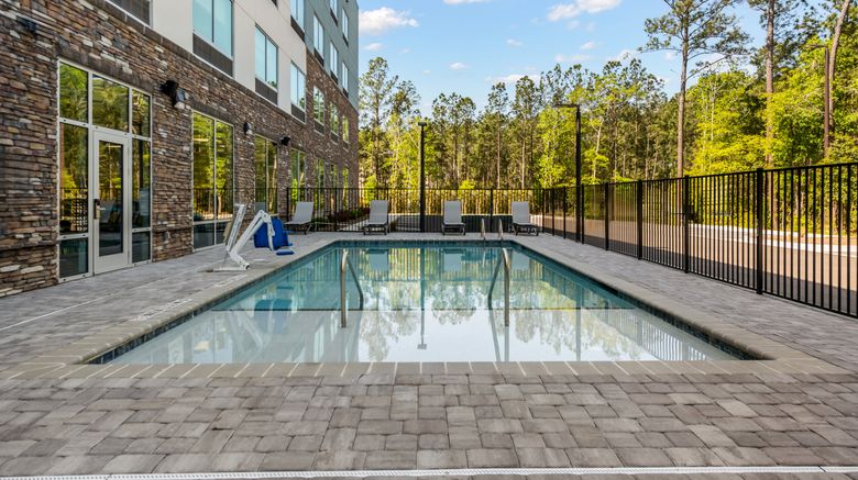 <b>Holiday Inn Express Gateway Pool</b>. Images powered by <a href="https://www.leonardoworldwide.com/" title="Leonardo Worldwide" target="_blank">Leonardo</a>.