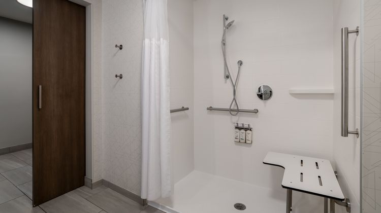 Holiday Inn Express & Suites Linden Room