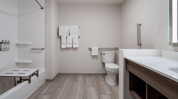 Holiday Inn Express & Suites Linden Room