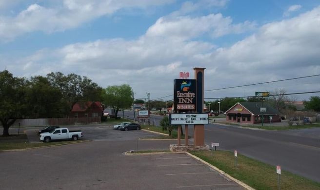Beeville Executive Inn Exterior