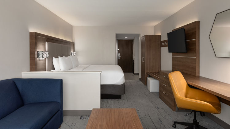 Holiday Inn Express Suite