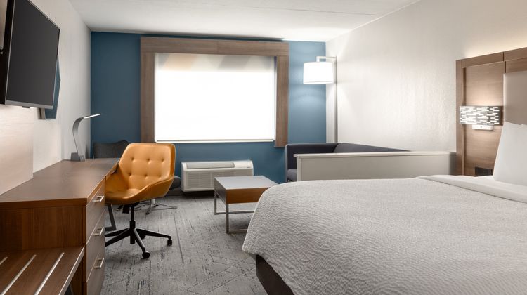 Holiday Inn Express Suite