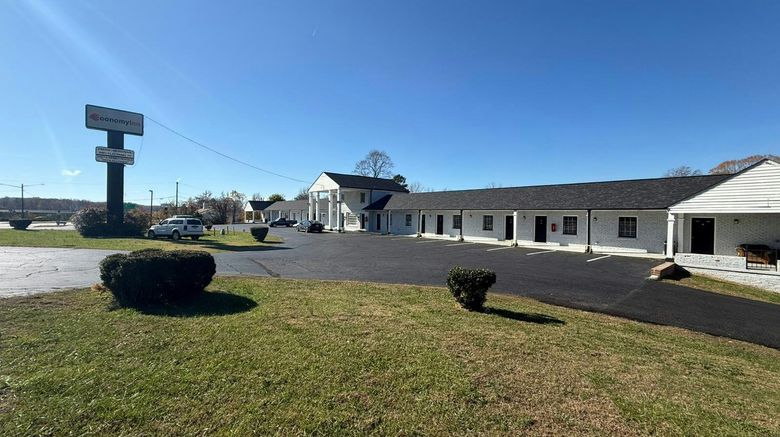 <b>Budget Inn Hotel Exterior</b>. Images powered by <a href="https://www.leonardoworldwide.com/" title="Leonardo Worldwide" target="_blank">Leonardo</a>.