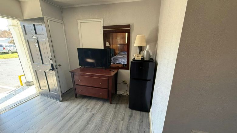 <b>Budget Inn Hotel Room</b>. Images powered by <a href="https://www.leonardoworldwide.com/" title="Leonardo Worldwide" target="_blank">Leonardo</a>.