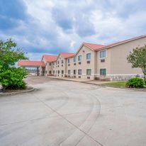 Days Inn & Suites by Wyndham Beeville