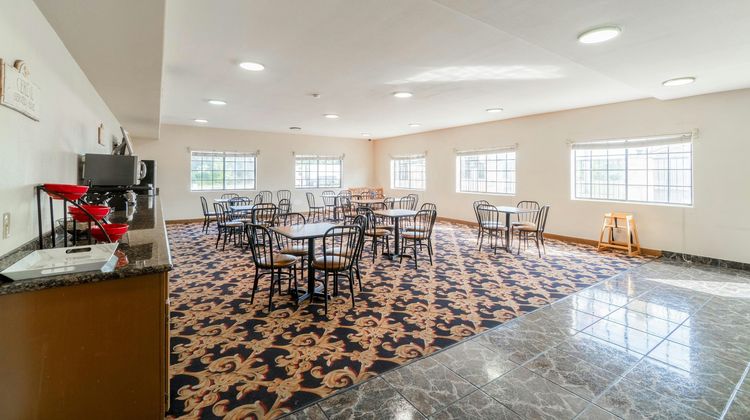 Days Inn & Suites by Wyndham Beeville Room