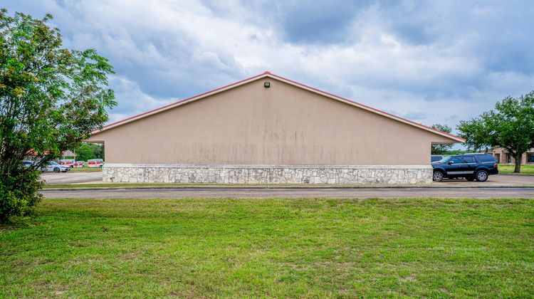 Days Inn & Suites by Wyndham Beeville Other
