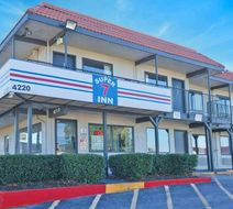 Super 7 Inn Dallas-Southwest Exterior