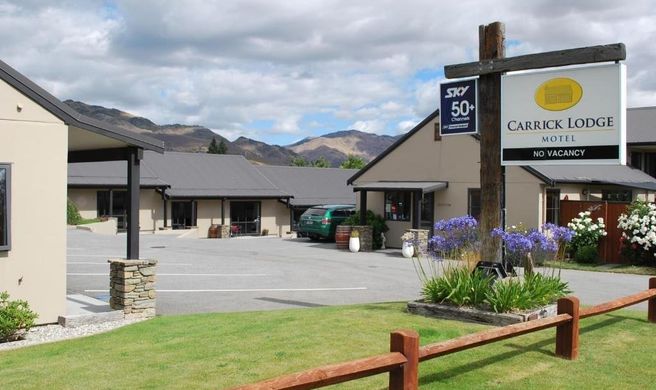 Carrick Lodge Motel Exterior