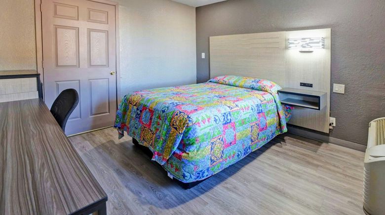 <b>Super 7 Inn Dallas-Southwest Room</b>. Images powered by <a href="https://www.leonardoworldwide.com/" title="Leonardo Worldwide" target="_blank">Leonardo</a>.
