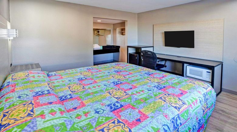 <b>Super 7 Inn Dallas-Southwest Room</b>. Images powered by <a href="https://www.leonardoworldwide.com/" title="Leonardo Worldwide" target="_blank">Leonardo</a>.