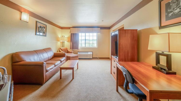 Days Inn & Suites by Wyndham Beeville Room