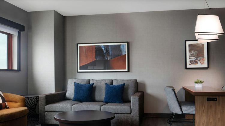 Renaissance Tulsa Hotel & Convention Ctr Suite