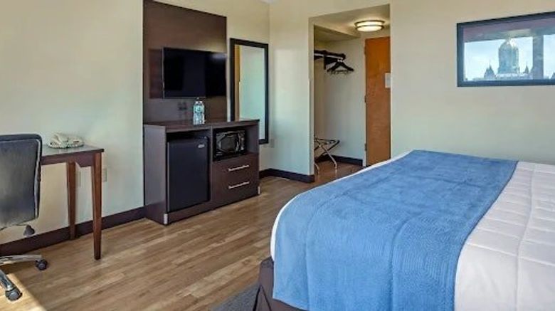<b>The Capitol Hotel Room</b>. Images powered by <a href="https://www.leonardoworldwide.com/" title="Leonardo Worldwide" target="_blank">Leonardo</a>.