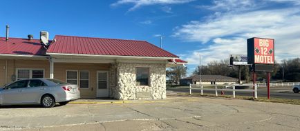 Big 12 Motel Broken Bow Exterior