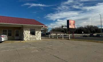 Big 12 Motel Broken Bow