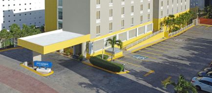 City Express by Marriott Cancun Exterior