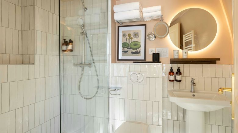 <b>Hotel Le Clery Room</b>. Images powered by <a href="https://www.leonardoworldwide.com/" title="Leonardo Worldwide" target="_blank">Leonardo</a>.