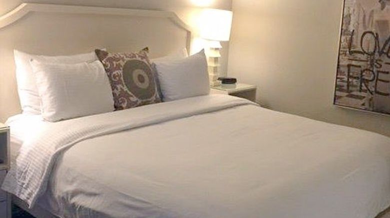 <b>Hollywood Hotel Suite</b>. Images powered by <a href="https://www.leonardoworldwide.com/" title="Leonardo Worldwide" target="_blank">Leonardo</a>.